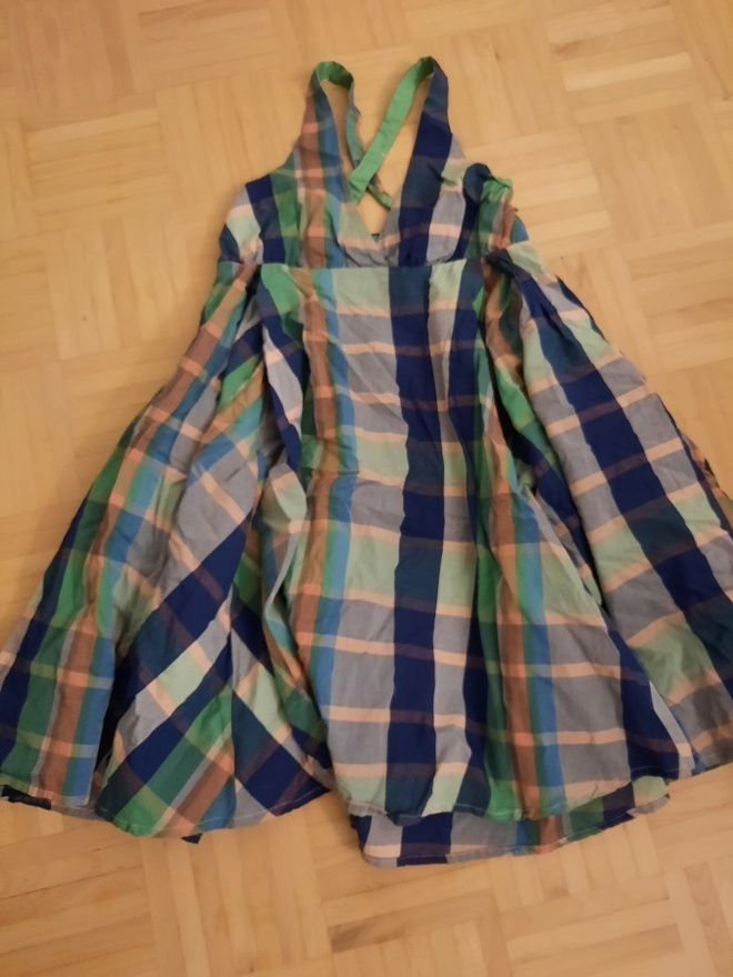 Värikäs , leveähelmainen mekko koko XS