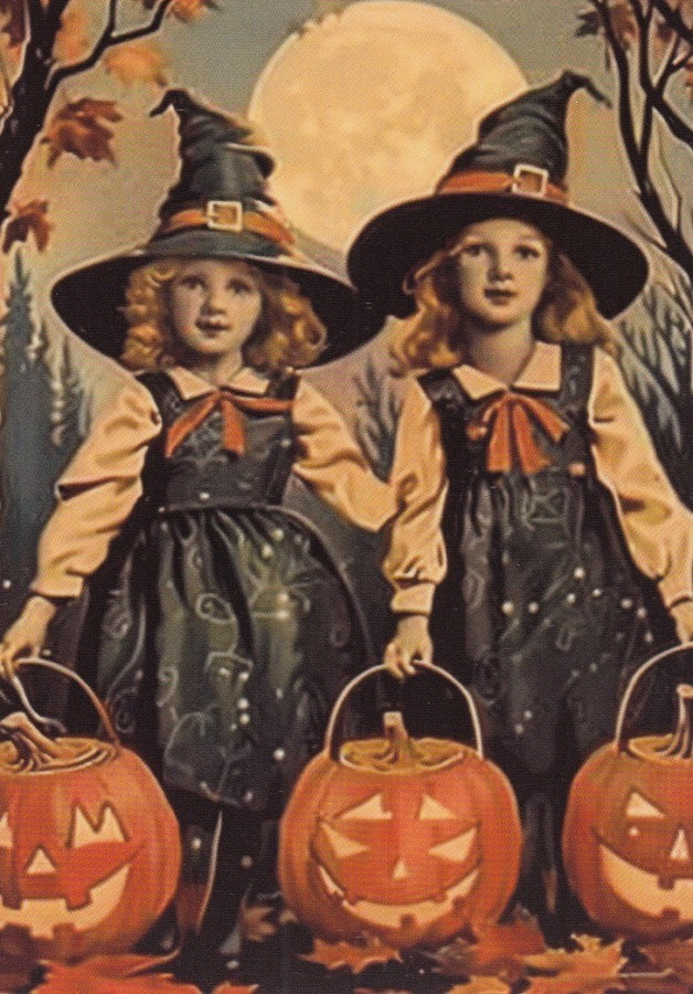 Halloween kaksi tyttöä, noitahatut, kurpitsat