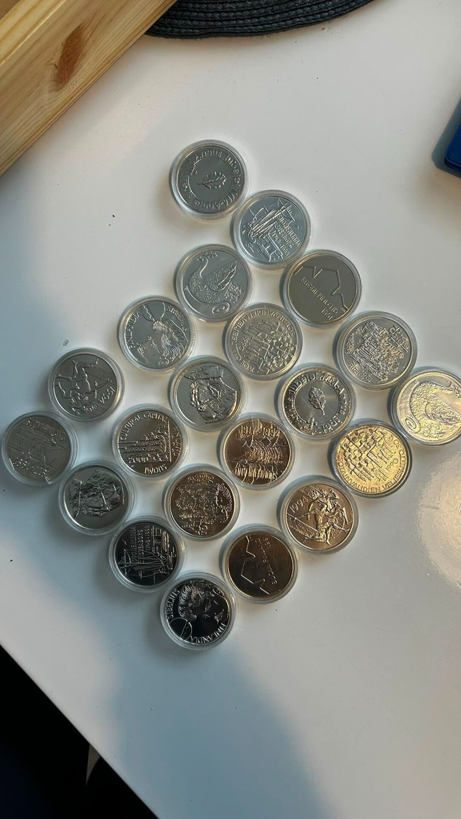 Suuri erä Suomen 100 mk hopeisia juhlarahoja 1989–2001