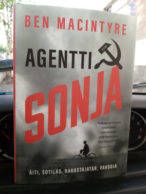 Ben Macintyre :  AGENTTI SONJA ( SIS POSTIKULU)