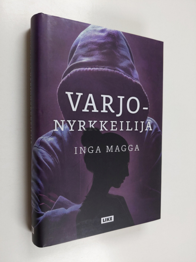 Inga Magga : Varjonyrkkeilijä