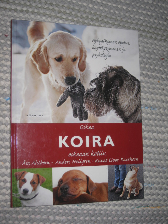 Kaksi koiranhoito -koulutus-kirjaa
