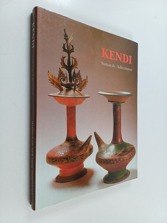 Sumarah Adhyatman : Kendi : Wadah air minum tradisional -...