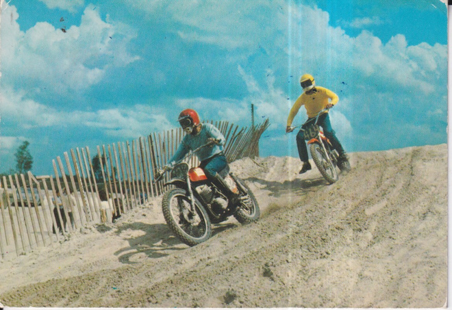 Motocross, moottoriurheilu. moottoripyörä   e102