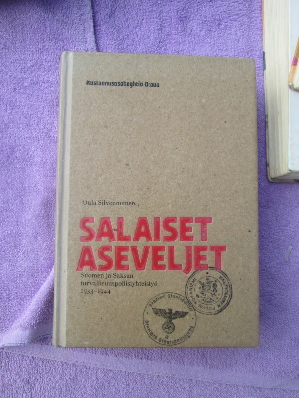 SALAISET ASEVELJET : OULA SILVENNOINEN