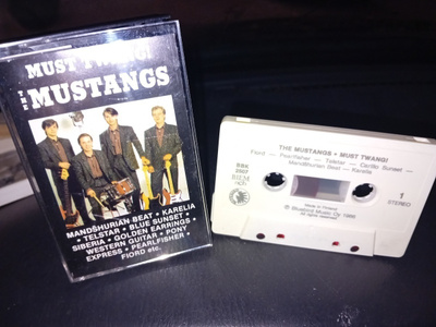 C-kasetti The Mustangs : Must Twang ( SIS POSTIKULU  )