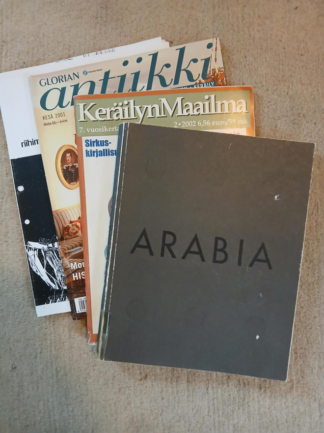 Arabian kirja ja 2 kpl lehtiä
