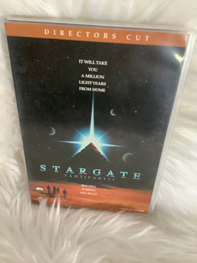 STARGATE - TÄHTIPORTTI  (KURT RUSSEL...). SUOMI