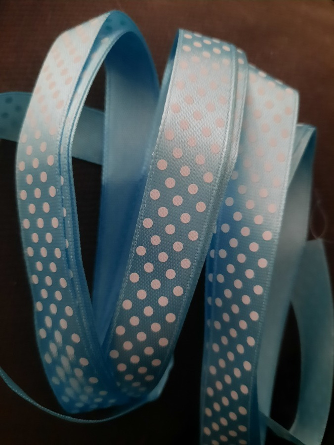 Vaaleansininen polka dot nauhaa 4.5-5 metriä