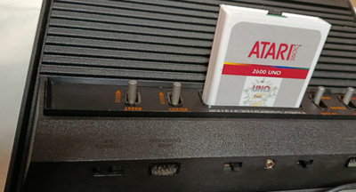 Atari Uno Cart 2600 Monipelikasetti 4GB SD-kortti lahjaksi