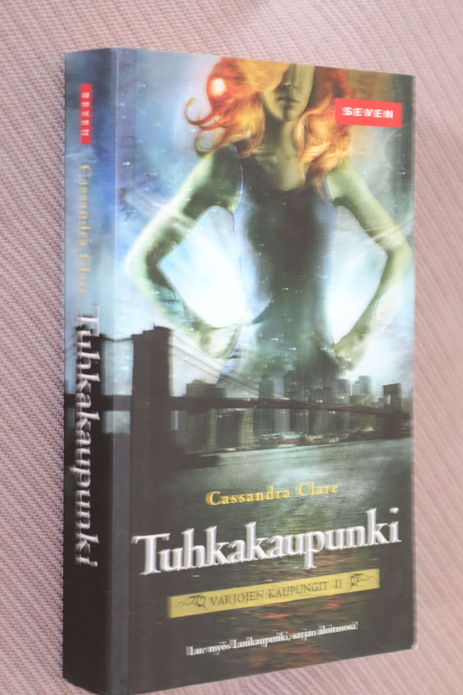 Cassandra Clare : Tuhkakaupunki ( pokkari )