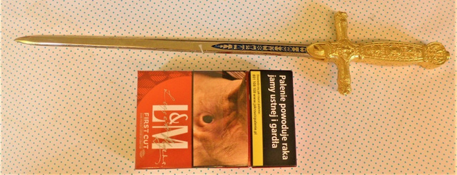 Puukko veitsi terä ase miekka pienoismalli kirjeveitsi