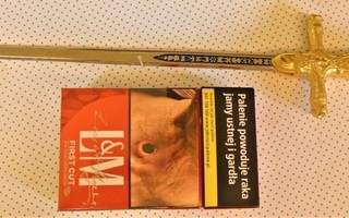 Puukko veitsi terä ase miekka pienoismalli kirjeveitsi