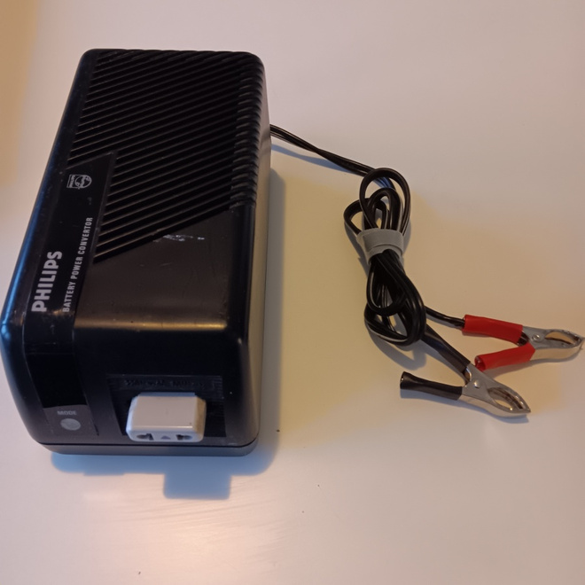 Invertteri Philips 12 VDC--->22O VAC