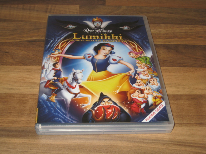 Lumikki ja Seitsemän Kääpiötä dvd (Disney klassikko 1.)