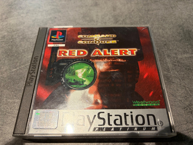 Command & Conquer Red Alert PS1-peli CIB
