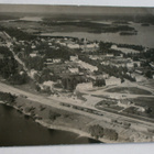 Nurmes 916, keskustaa, etual. junavaunut, Velj. Karhumäki - pikkukuva 1