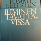 HELLSTEN: IHMINEN TAVATTAVISSA - pikkukuva 1
