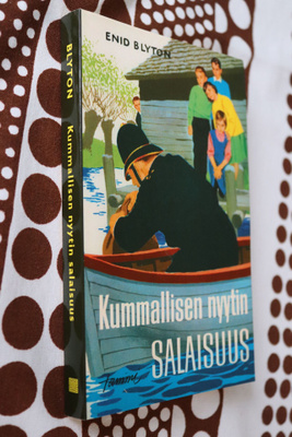 Enid Blyton : Kummallisen nyytin salaisuus ( 7.p. 2008 )