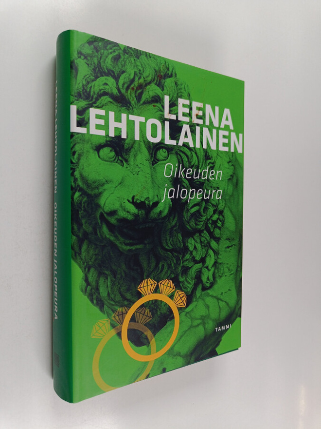 Leena Lehtolainen : Oikeuden jalopeura