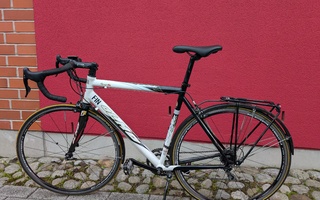 Olmo maantiepyörä 55cm runko 180cm kuskille, tarakka+lokarit