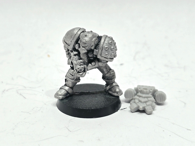WH40K - Space Marine w/ Artificer Armor (Rogue Trader) [S93]