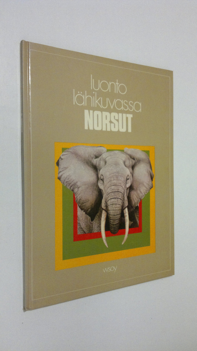 John Holbrook : Luonto lähikuvassa 9, Norsut