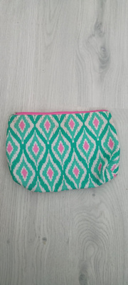 Kosmetiikkalaukku (kaupanpäällinen)