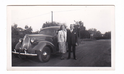 VANHA Valokuva UPEA Auto 1949 11,5 x 7 cm