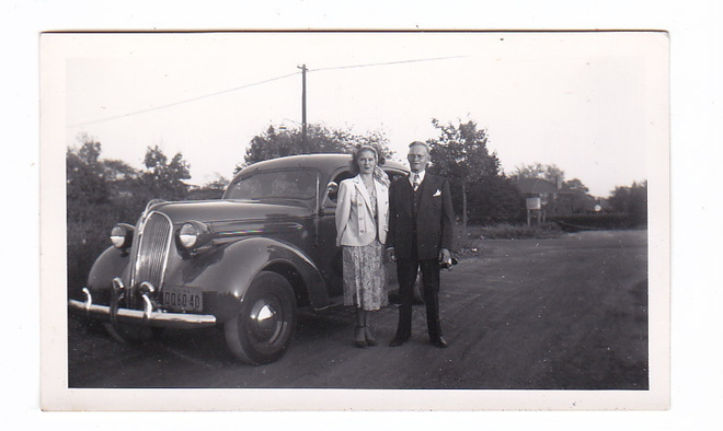 VANHA Valokuva UPEA Auto 1949 11,5 x 7 cm