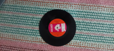Hurriganes single Sonet Get on/Kenny at The Corner