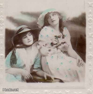 YSTÄVYYS / Lierihattuiset romanttisen kauniit tytöt. 1920-l.