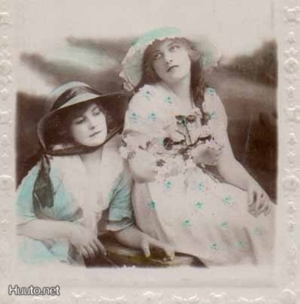 YSTÄVYYS / Lierihattuiset romanttisen kauniit tytöt. 1920-l.