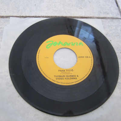 Tuomari Nurmio & Viides Kolonna – Paha Tyttö / ankara (1980)