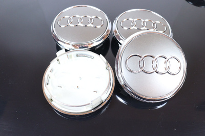 Audi vannekeskiöt – Kromireunus, Kromi-Harmaa – 77mm (4kpl