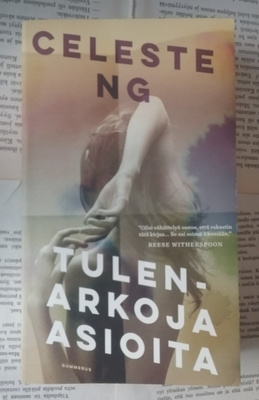Celeste Ng - Tulenarkoja asioita (pokkari)