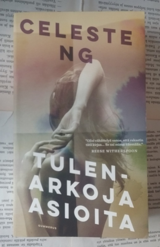 Celeste Ng - Tulenarkoja asioita (pokkari)