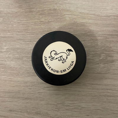 Jääkiekko Kärpät - Jääkiekon SM-Liiga. 70- / 80-luvun taite.