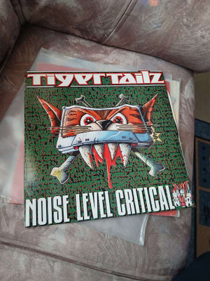 Tigertailz – Noise Level Critical 12" EP RARE!