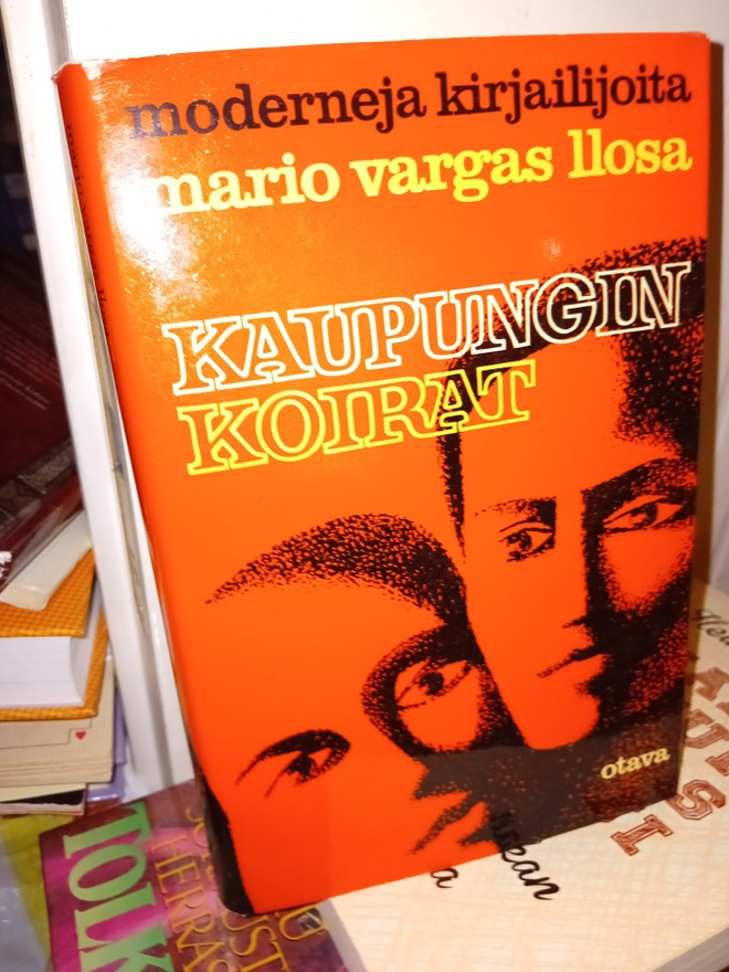 LLOSA : Kaupungin koirat (  SIS POSTIKULU  )