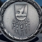 Vantaa Vaakuna. Hopeavärinen rasiassa. Halkaisja - 54 mm. - pikkukuva 2