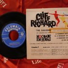 Cliff Richard & The Shadows – Summer Holiday Ep Port.1963 - pikkukuva 2
