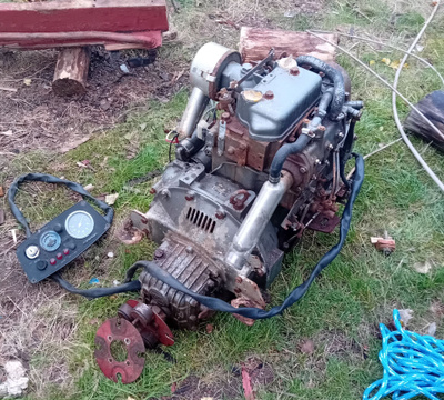 Myydään Yanmarin 18hv diesel keskimoottori