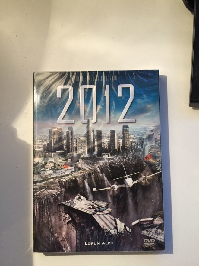 2012 (DVD) Roland Emmerichin Elokuva! [UUSI JA MUOVEISSA!]