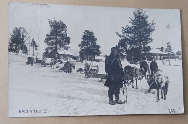 Enontekiö, lappilaisia ja ajoporoja, kelkat, p. 1935