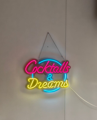 Neonvalo kyltti (Coktails&Dreams)