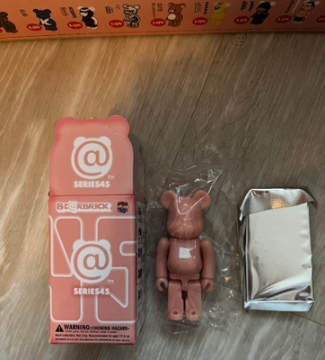 Bearbrick figuuri. Basic sarja 45