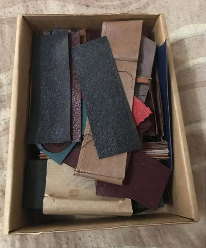 Erilaisia nahkapaloja laatikollinen
