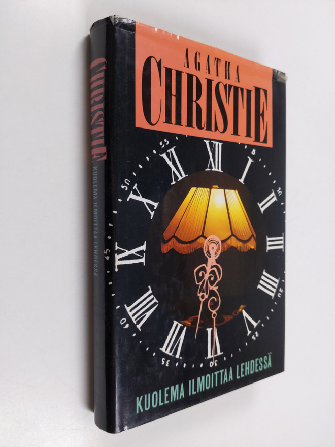 Agatha Christie : Kuolema ilmoittaa lehdessä