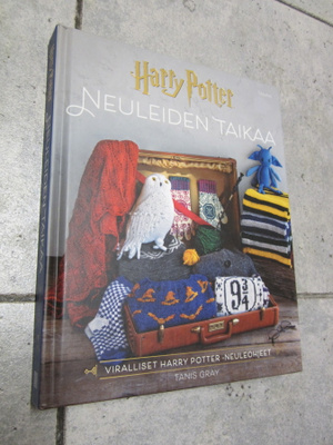 TANIS GRAY -  HARRY POTTER NEULEIDEN TAIKAA